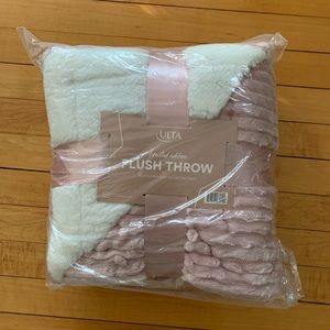 Ulta Plush Throw